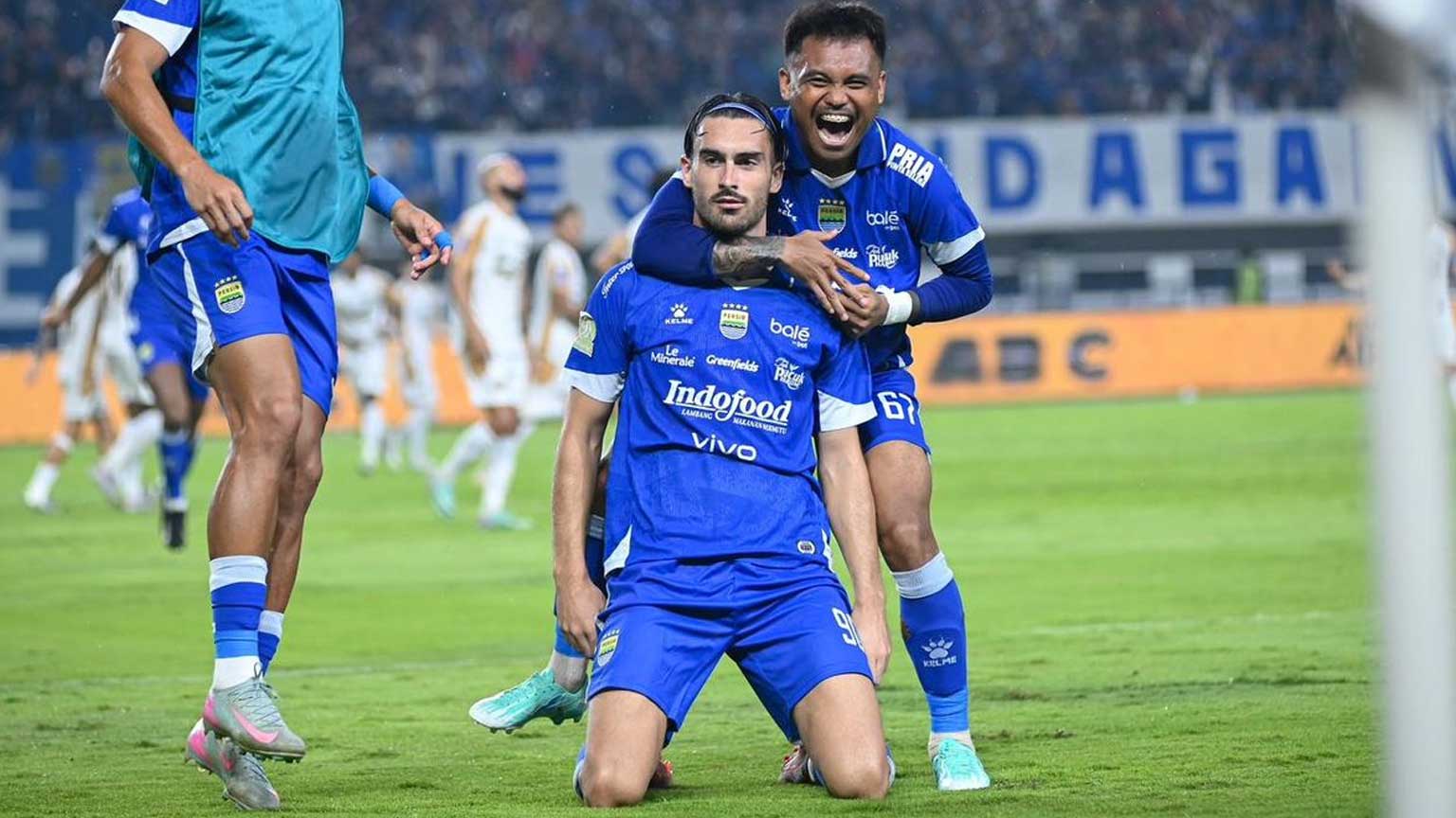 persib-bandung-vs-dewa-united