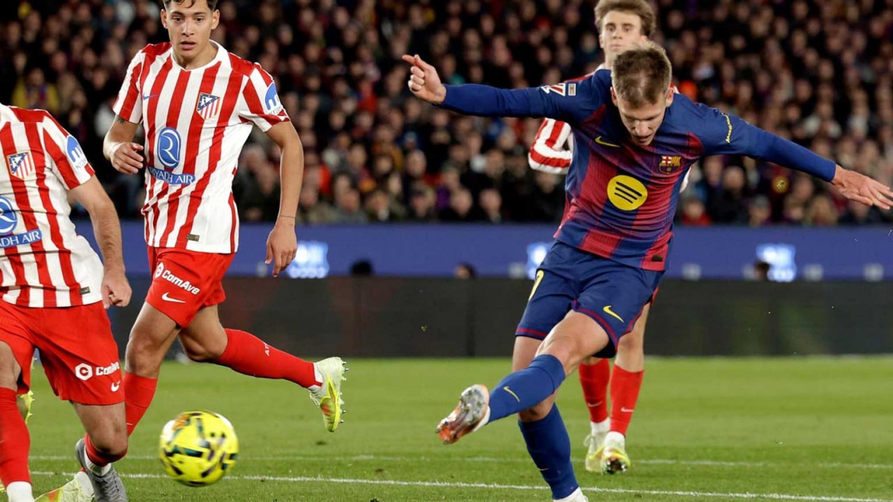 Pertandingan Barcelona vs Atlético Madrid saat Barcelona menekan di area sepertiga akhir.