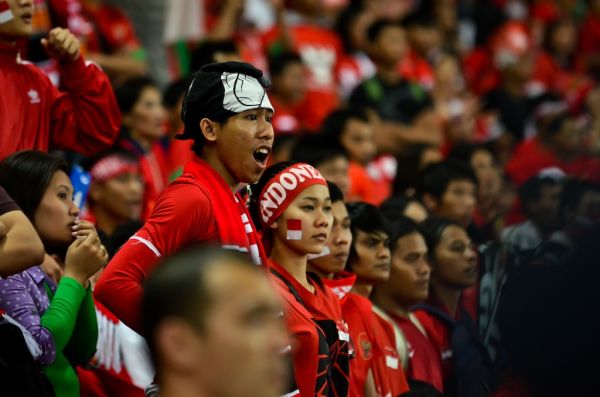Suporter Timnas Indonesia di laga Piala AFF, menggambarkan atmosfer kompetisi ASEAN