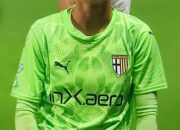 Zion Suzuki Dilirik Manchester United, Tetapi Masih Nyaman di Parma: Apa Artinya untuk Bursa Kiper