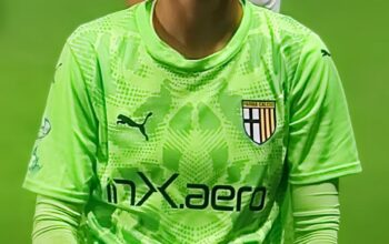 Zion Suzuki Dilirik Manchester United, Tetapi Masih Nyaman di Parma: Apa Artinya untuk Bursa Kiper