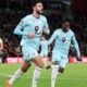 premier league burnley pemain burnley dalam momen pertandingan