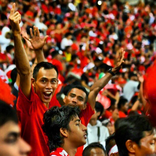 Suporter Timnas Indonesia di stadion, ilustrasi tekanan performa terhadap ranking FIFA