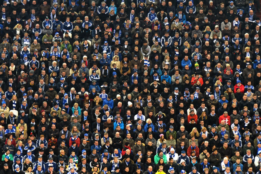 tekanan madridista di tribun stadion