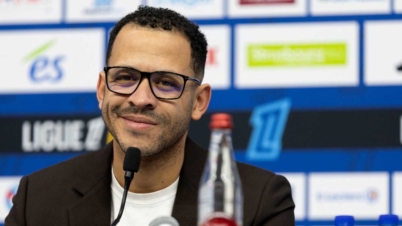 siapa pelatih chelsea sekarang dalam konferensi pers