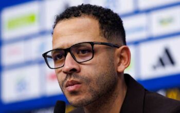 Cover artikel siapa pelatih Chelsea sekarang