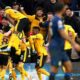Pemain Wolverhampton Wanderers merayakan gol di depan suporter