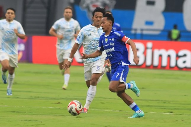 Pemain Persib Bandung dalam laga Liga 1