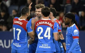 Pemain Atletico Madrid merayakan gol melawan Osasuna