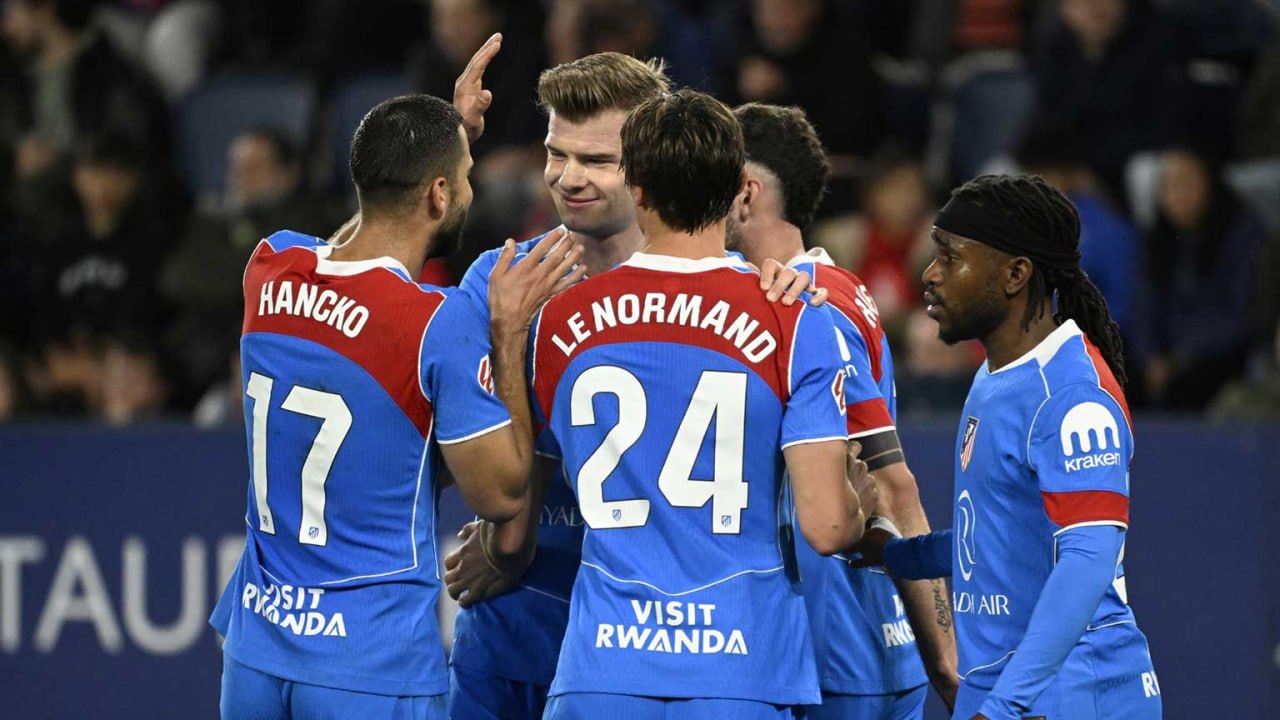 Pemain Atletico Madrid merayakan gol melawan Osasuna