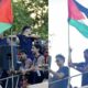 Lamine Yamal mengibarkan bendera Palestina saat parade juara Barcelona