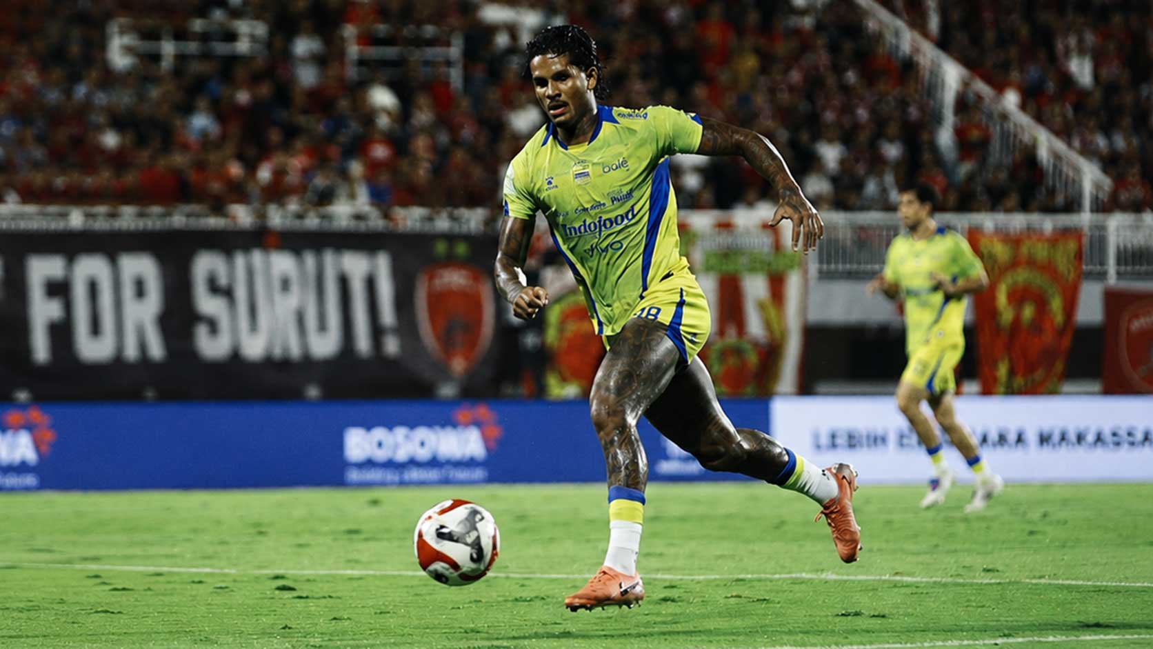 Pemain Persib Bandung bersiap menghadapi Persijap Jepara dalam laga penentuan juara BRI Super League 2025/2026.