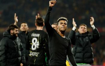 Pemain PSG merayakan kemenangan saat memastikan psg juara ligue 1