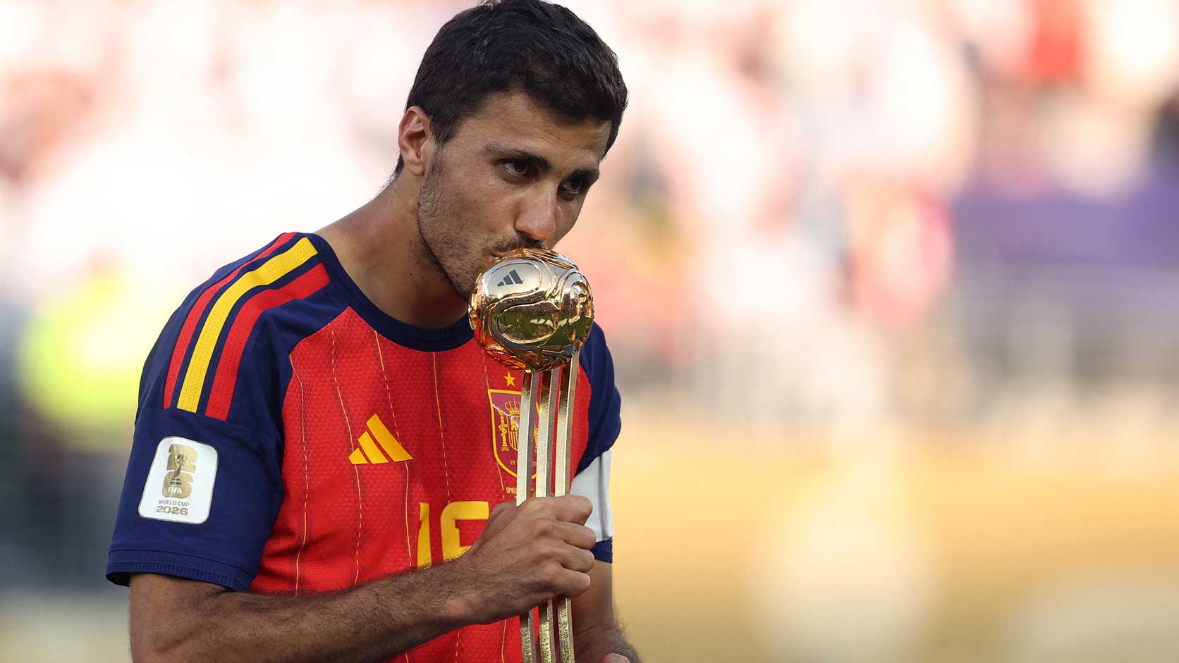 Rodri menerima penghargaan pemain terbaik Piala Dunia 2026 setelah membawa Spanyol menjadi juara dunia.