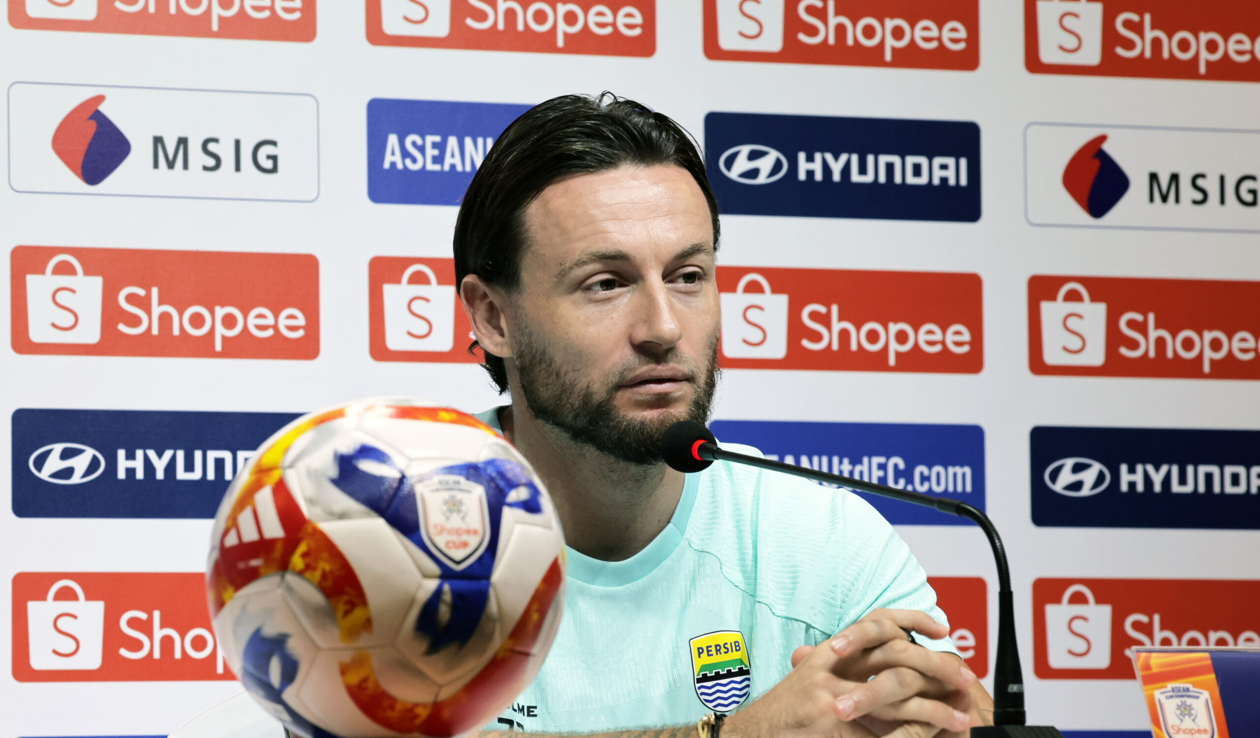 Persib hajar Port FC
