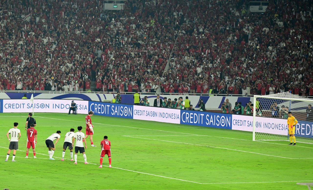 Suasana pertandingan Timnas Indonesia di stadion untuk sorotan final ASEAN Cup